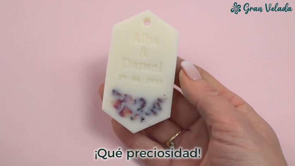 Cómo hacer ambientador personalizado de cera perfumada para bodas paso 13