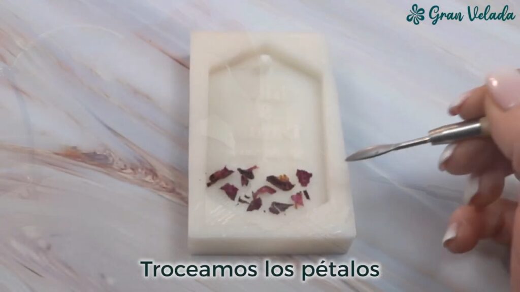 Cómo hacer ambientador personalizado de cera perfumada para bodas paso 7