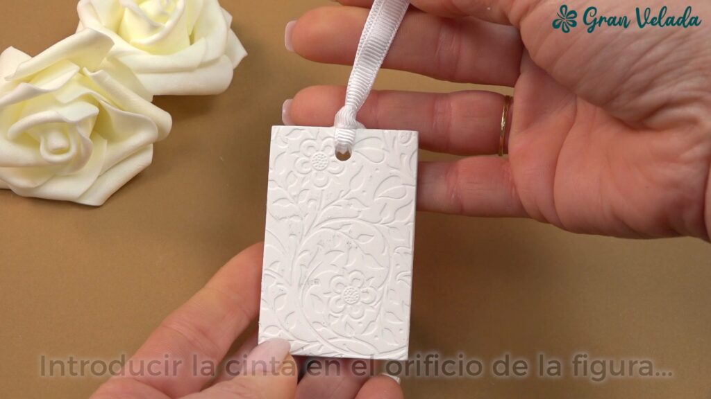 Kit cómo hacer detalles de cerámica perfumada floral paso 11